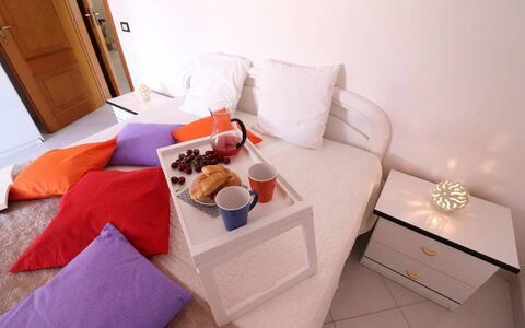 Gio: Furniture, Interior Design, Bed, Bedroom, Bed Sheet, Room, Textile, Cushion, Linens, Floor