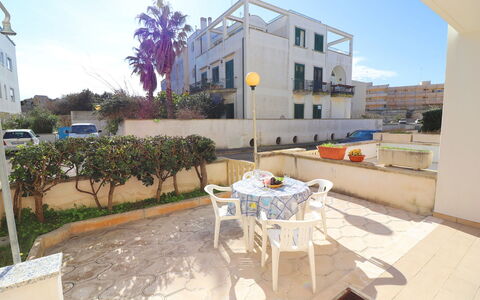 Cecilia: Residential Area, Apartment, Condominium, Parking, Family Car, Balcony, Mid-Size Car, City Car