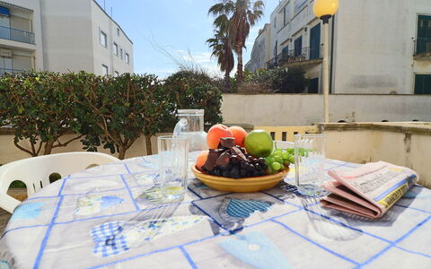 Cecilia: Furniture, Tablecloth, Table, Chair, Outdoor Furniture, Food, Serveware, Outdoor Table, Dishware, Fruit