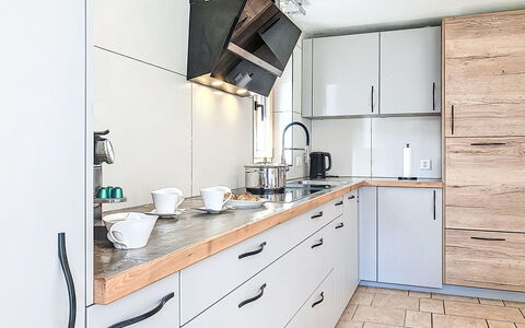 Bon-Accueil: Countertop, Cabinetry, Kitchen, Kitchen Appliance, Flooring, Furniture, Wood, Interior Design, Drawer, Kitchen Sink
