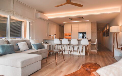 Azulmar: Furniture, Interior Design, Flooring, Floor, Wood, Couch, Ceiling, Room, Living Room, Table