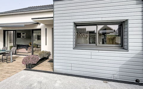 Maison du Crouzic: Shade, Porch, Balcony, Fence, Handrail, Outdoor Structure