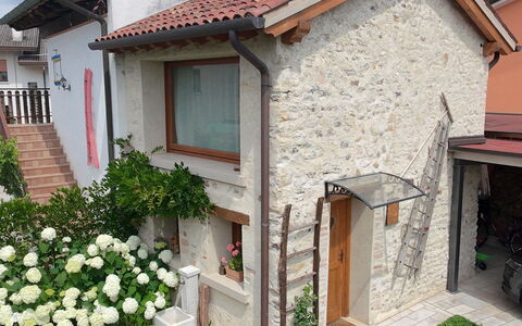 La Casetta dei Palù, Valdobbiadene: Wall, House, Home, Residential Area, Door, Roof, Cottage, Flowerpot, Garden