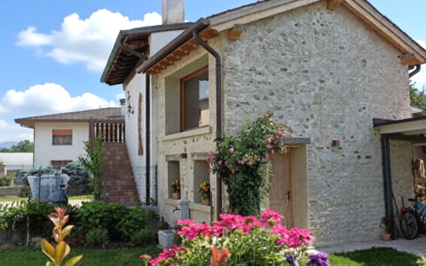 La Casetta dei Palù, Valdobbiadene: Wall, Building, Window, House, Home, Door, Shrub, Residential Area, Cottage