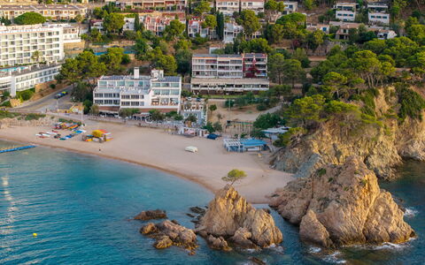 Too Menuda: Body Of Water, Coast, Coastal And Oceanic Landforms, Beach, Sea, Shore, Vacation, Bay, Tourist Attraction, Resort