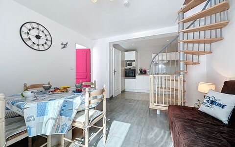 Ty Ar Mor: Interior Design, Furniture, Flooring, Floor, Room, Apartment, Ceiling, Home, Table, Chair