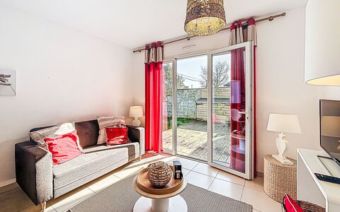 Maison Kerlosquet: Interior Design, Flooring, Furniture, Floor, Room, Apartment, Ceiling, Home, Living Room, Chair