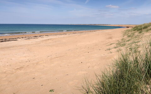 Maison Kerlosquet: Blue, Sky, Natural Environment, Beach, Coast, Ecoregion, Horizon, Sand, Shore, Summer