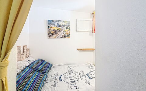 Résidence la Frégate: Wall, Bedroom, Interior Design, Bed, Bed Sheet, Linens, Bedding, Furniture, Textile, Room