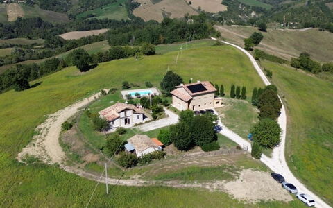 Il Casolare e Il Fienile: House, Plain, Rural Area, Roof, Home, Landscape, Land Lot, Cottage, Estate, Farmhouse