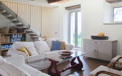 Il Casolare e Il Fienile: Furniture, Interior Design, Flooring, Wall, Floor, Wood, Couch, Room, Ceiling, Living Room