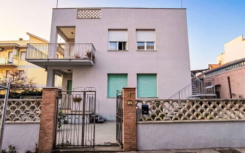 Casa Irma: Wall, Building, Residential Area, Facade, Architecture, Neighbourhood, Balcony, Home, Door, Apartment