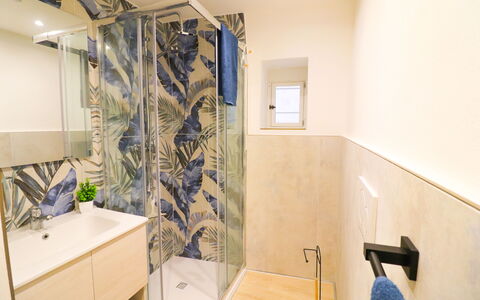 Penelope'S House Centro Storico: Flooring, Interior Design, Plumbing Fixture, Floor, Bathroom, Toilet, Tile, Plumbing, Room, Bathroom Cabinet