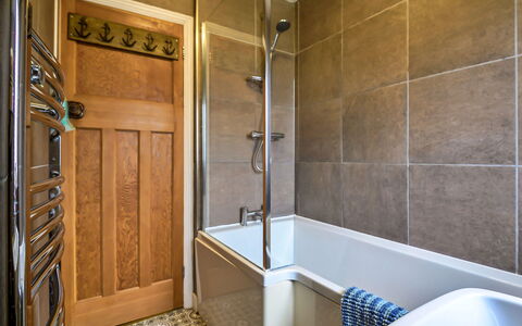 Tenby Cottage: Flooring, Bathroom, Plumbing Fixture, Wall, Floor, Wood, Interior Design, Bathtub, Plumbing, Tile