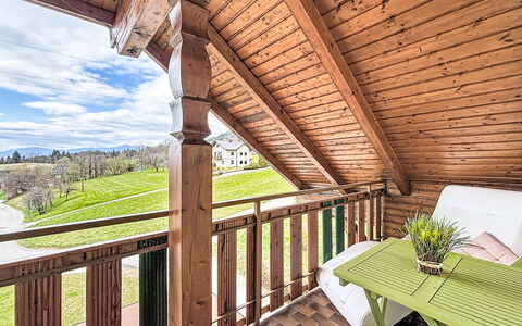 Appartement Juritsch: Wood, Cottage, Porch, Hardwood, Wood Stain, Estate, Farmhouse, Deck, Plank, Eco Hotel