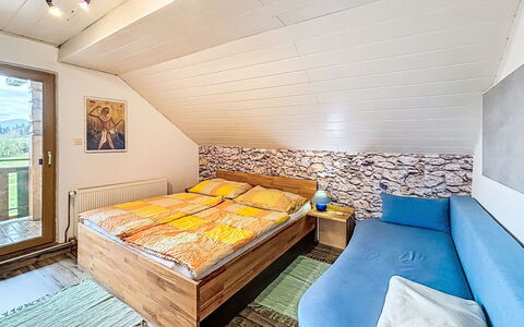 Appartement Juritsch: Wood, Home, Room, Cottage, Hardwood, Bedroom, Wood Stain, Log Cabin, Bed, Bedding