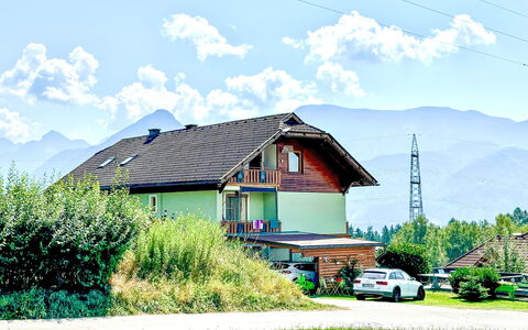 Appartement Juritsch: Grass, House, Mountain, Hill, Home, Cottage, Rural Area, Landscape, Highland