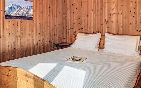 Chalet Chemin du Four: Bedroom, Bed, Flooring, Wood, Floor, Bed Sheet, Bedding, Interior Design, Hardwood, Wood Stain