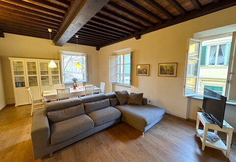 Casa Anna 13: Furniture, Interior Design, Flooring, Couch, Floor, Wood, Ceiling, Room, Living Room, Table