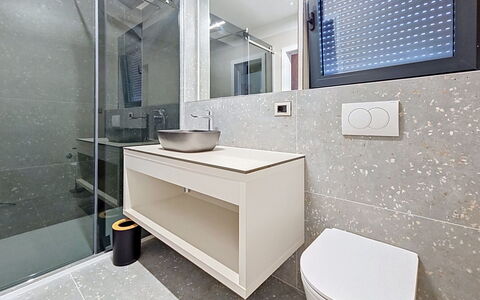 Aloa Iv: Flooring, Plumbing Fixture, Bathroom, Floor, Bathroom Sink, Interior Design, Bathroom Cabinet, Mirror, Sink, Tap