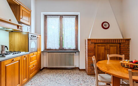 Onda Blu: Interior Design, Flooring, Wood, Floor, Ceiling, Room, Home, Kitchen, Countertop, Apartment