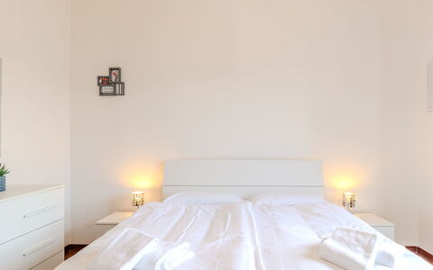 Onda Blu: Bed, Bedroom, Furniture, Interior Design, Bedding, Bed Sheet, Wood, Floor, Ceiling, Room