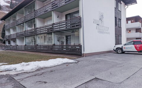 Enzian: Apartment, Family Car, Luxury Vehicle, Mid-Size Car, Balcony, Winter