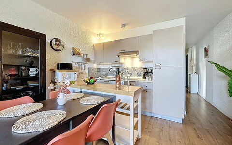 Les Dunes: Furniture, Kitchen, Interior Design, Countertop, Flooring, Kitchen Appliance, Cabinetry, Major Appliance, Wood, Floor
