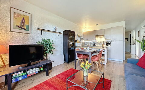 Les Dunes: Flooring, Interior Design, Furniture, Floor, Ceiling, Couch, Room, Apartment, Living Room, Television