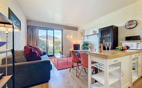 Les Dunes: Furniture, Interior Design, Flooring, Room, Chair, Table, Ceiling, Kitchen, Kitchen & Dining Room Table, Major Appliance