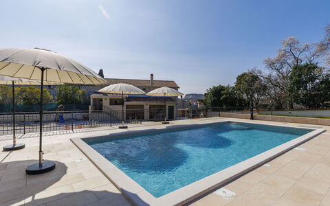 Tone i Maria: Apartment, Resort, Balcony, Hotel, Swimming Pool, Resort Town, Beach