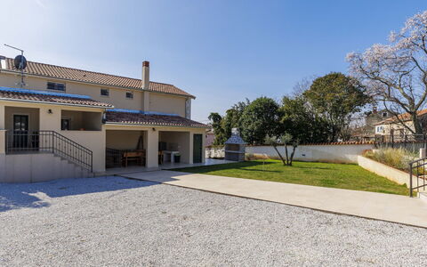 Tone i Maria: Apartment, Resort, Balcony, Hotel, Swimming Pool, Resort Town, Beach