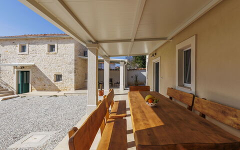 Tone i Maria: Apartment, Resort, Balcony, Hotel, Swimming Pool, Resort Town, Beach