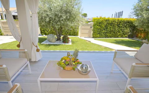 Villa Rei M&M: Apartment, Resort, Balcony, Hotel, Swimming Pool, Resort Town, Beach