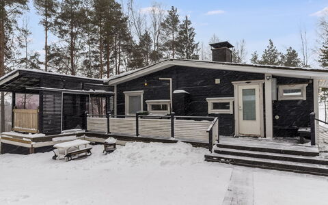 Villa Kökköharju: Winter, Snow, Home, Freezing, Cottage, Siding, Log Cabin, Ice, Daylighting