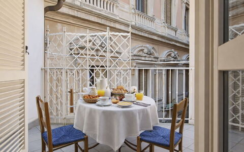 Isola: Interior Design, Apartment, Molding, Balcony, Flowerpot, Houseplant, Window Treatment, Hotel