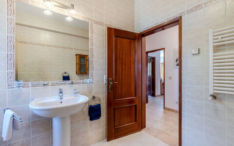 Ninho Do Mocho: Flooring, Floor, Interior Design, Plumbing Fixture, Door, Room, Plumbing, Ceiling, Bathroom, Tile
