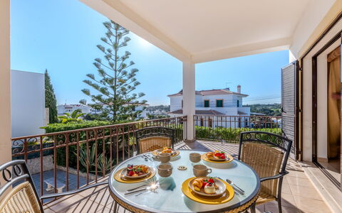 Ninho Do Mocho: Apartment, Balcony, Chair, Kitchen & Dining Room Table, Houseplant, Resort, Eco Hotel, Hotel, Penthouse Apartment