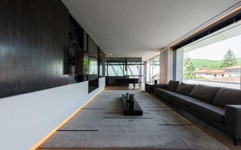 Villa Bilor Luxe: Flooring, Interior Design, Wood, Floor, Ceiling, Architecture, Furniture, Lighting, Living Room, Wood Flooring