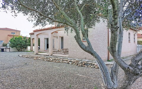 Villa Brouilla: Swimming Pool, Resort, Estate, Eco Hotel, Hacienda, Villa, Hotel, Resort Town, Seaside Resort, Mansion