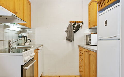 Millantupa: Kitchen Appliance, Kitchen, Major Appliance, Countertop, Flooring, Wood, Kitchen Stove, Interior Design, Floor, Cabinetry
