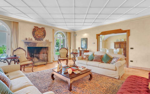 Villa Polistena: Furniture, Interior Design, Flooring, Wall, Ceiling, Floor, Wood, Couch, Room, Living Room