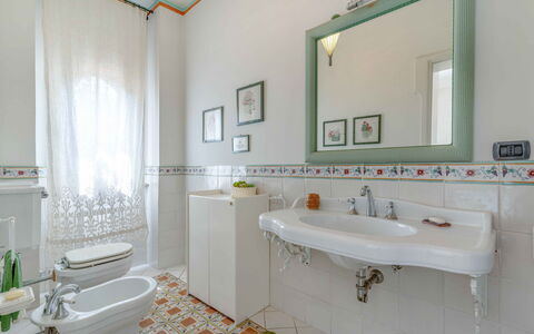 Villa Polistena: Interior Design, Flooring, Plumbing Fixture, Floor, Sink, Bathroom Sink, Bathroom, Tile, Tap, Plumbing
