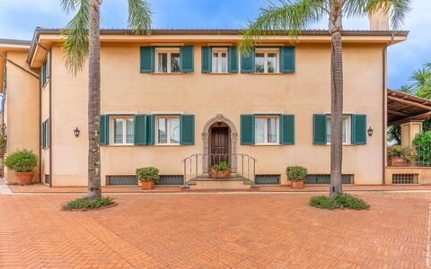 Villa Polistena: Hacienda, Balcony, Villa