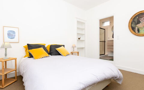 Les Roses: Furniture, Bed, Interior Design, Bedroom, Flooring, Wall, Floor, Bed Sheet, Bedding, Wood