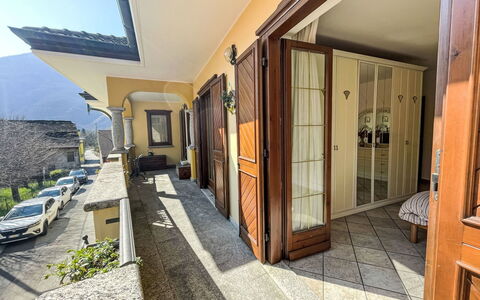 Dimora Lali: Home, Door, Houseplant, Balcony, Home Door, Hotel