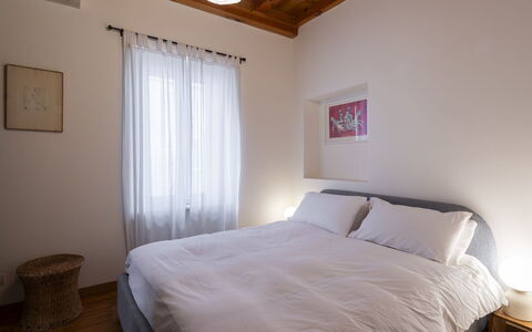 Ioannis: Bed, Bedroom, Wall, Bed Sheet, Bedding, Interior Design, Furniture, Floor, Wood, Linens