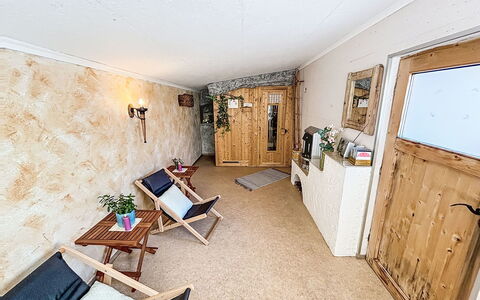 Landhaus Bergkristall: Wood, Furniture, Interior Design, Ceiling, Room, Lighting, Flooring, Floor, Living Room, Chair