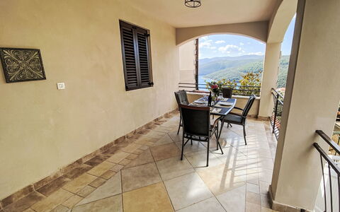 Accommodation:&nbsp;Partial Sea & City View 103.1