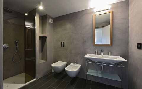 Villa Stornella: Plumbing Fixture, Wall, Flooring, Bathroom, Floor, Interior Design, Sink, Plumbing, Mirror, Tap
